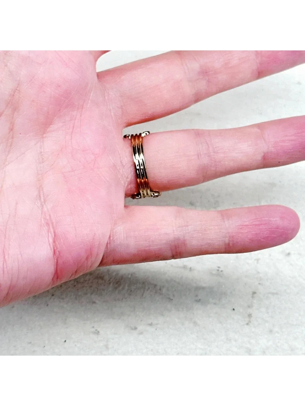 3023u. Goldtone Leaf Ring 6.5